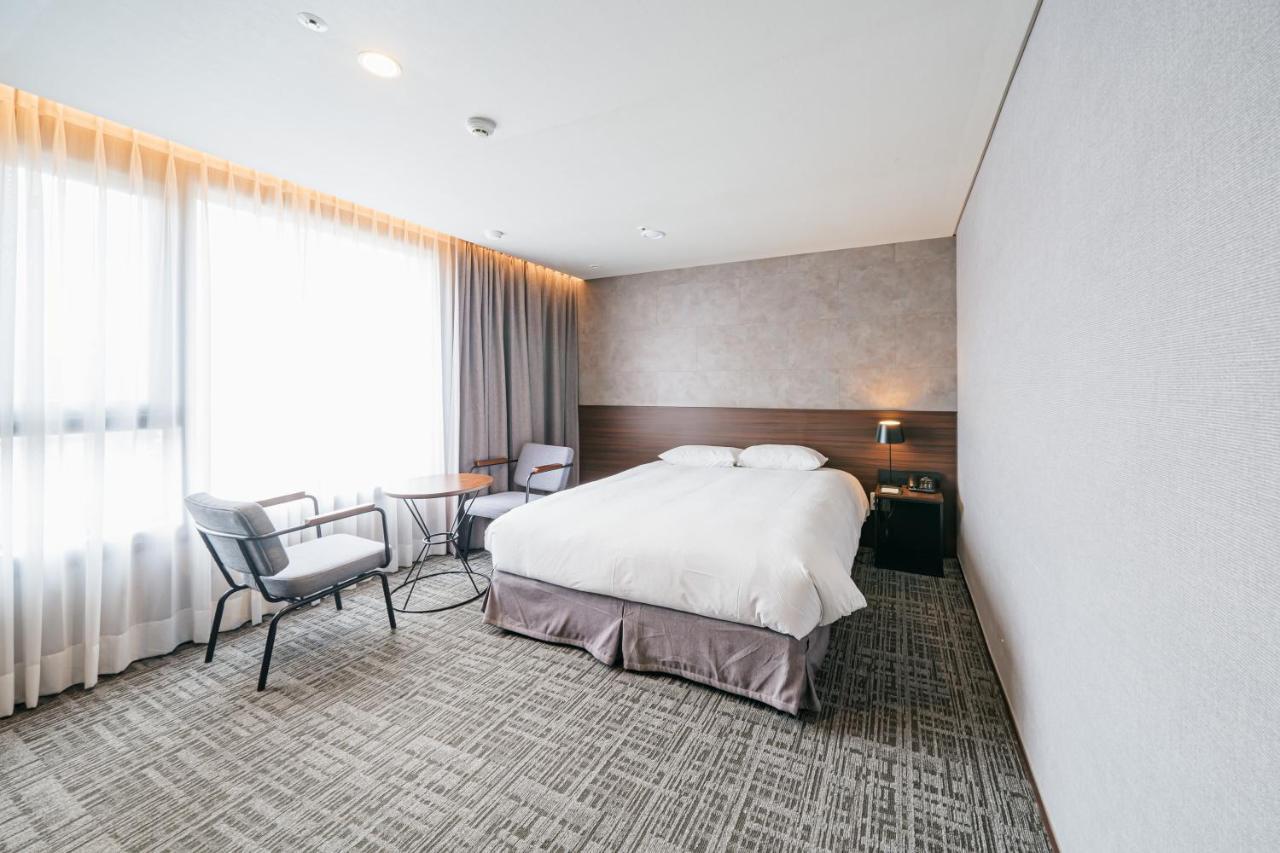 Hotel With City Jeju Bagian luar foto