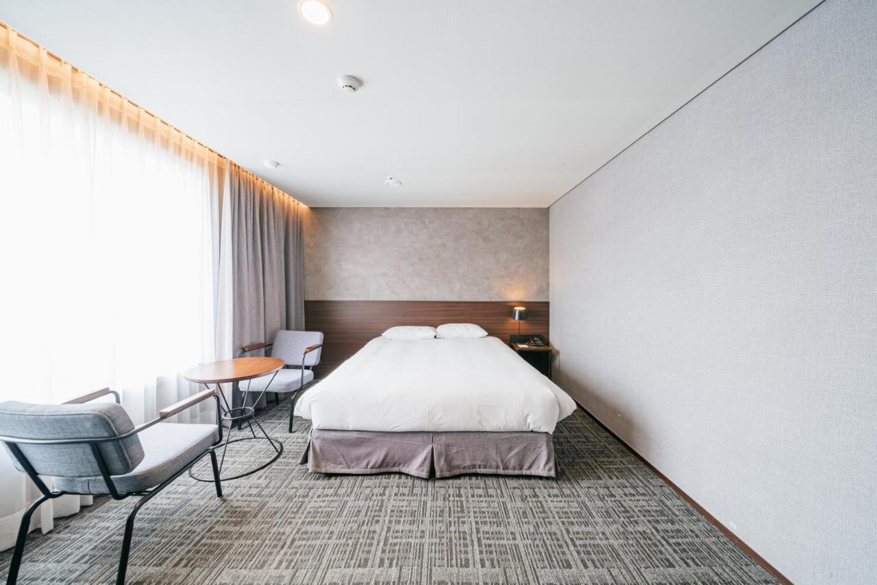 Hotel With City Jeju Bagian luar foto