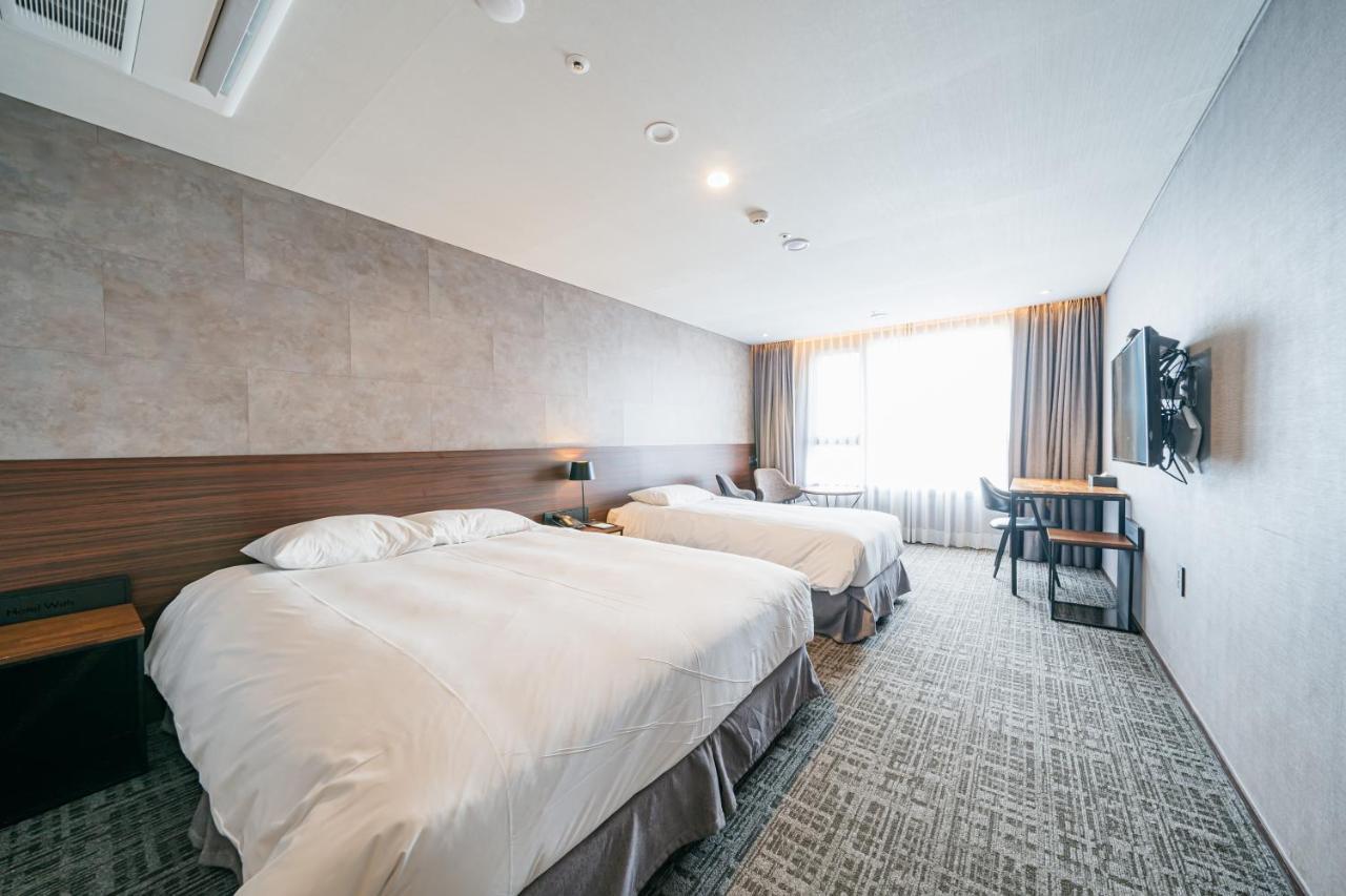 Hotel With City Jeju Bagian luar foto