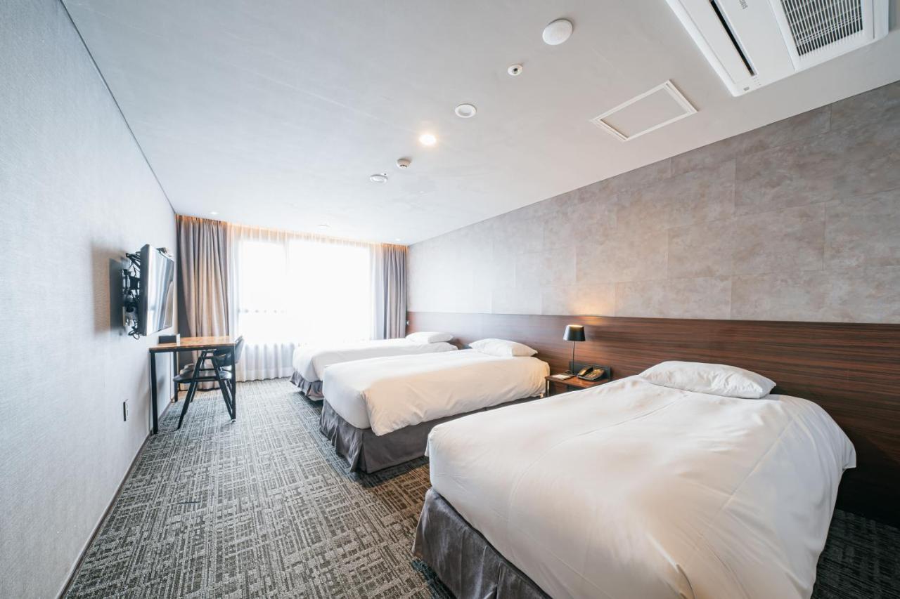 Hotel With City Jeju Bagian luar foto