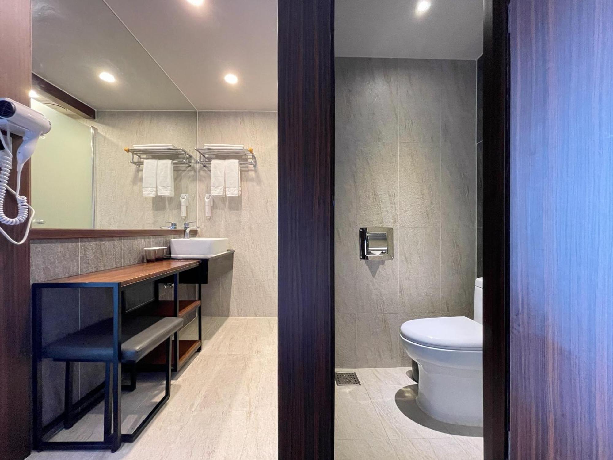 Hotel With City Jeju Bagian luar foto